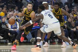 充满悬念的 充满悬念的