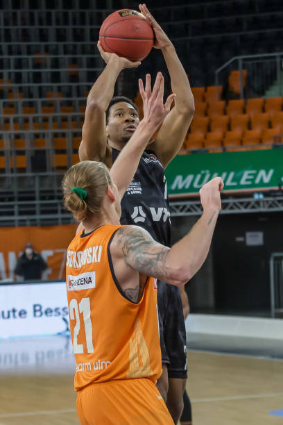 不单单是两 不单单是两